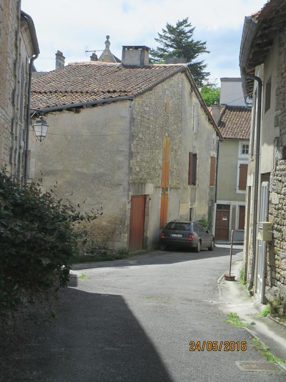 Rue Des Douves Verteuil-sur-Charente
